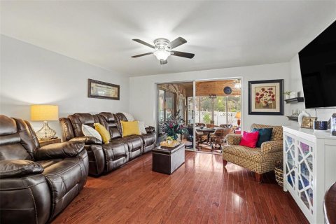 House in Tampa, Florida 3 bedrooms, 143.07 sq.m. № 2225387 - photo 4