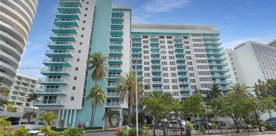 Apartment in Miami Beach, Florida 2 bedrooms, 148.64 sq.m. № 2037047