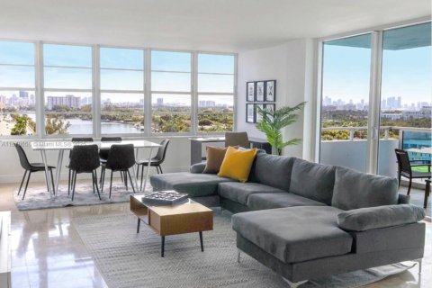 Apartment in Miami Beach, Florida 2 bedrooms, 148.64 sq.m. № 2037047 - photo 12