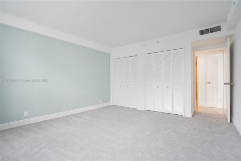 Apartment in Miami Beach, Florida 2 bedrooms, 148.64 sq.m. № 2037047 - photo 7