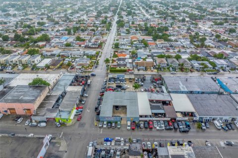 Commercial property in Hialeah, Florida № 1985678 - photo 16