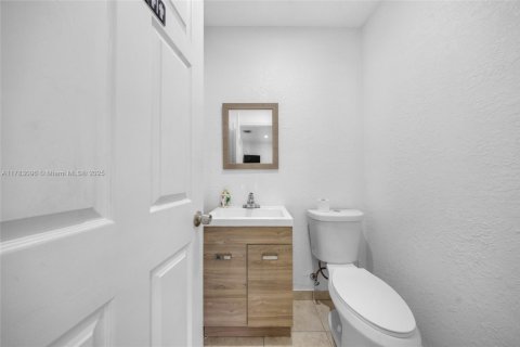 Commercial property in Hialeah, Florida № 1985678 - photo 26