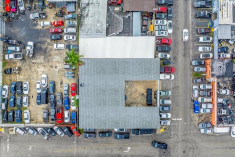 Commercial property in Hialeah, Florida № 1985678 - photo 20