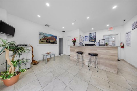 Commercial property in Hialeah, Florida № 1985678 - photo 24