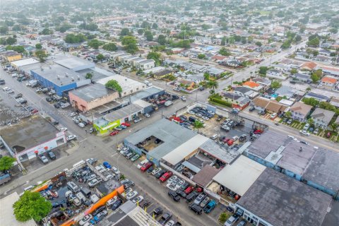 Commercial property in Hialeah, Florida № 1985678 - photo 15