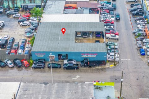 Commercial property in Hialeah, Florida № 1985678 - photo 9