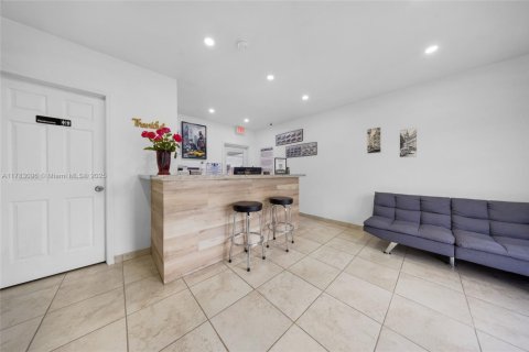 Commercial property in Hialeah, Florida № 1985678 - photo 25