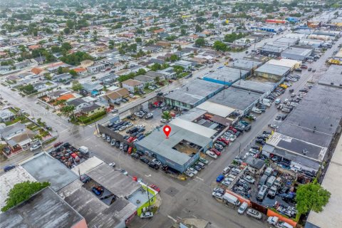 Commercial property in Hialeah, Florida № 1985678 - photo 18