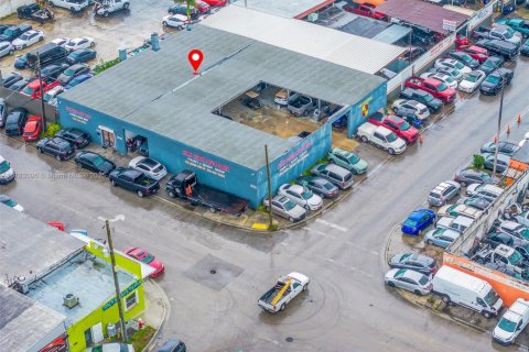 Commercial property in Hialeah, Florida № 1985678 - photo 2