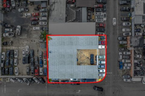 Commercial property in Hialeah, Florida № 1985678 - photo 23