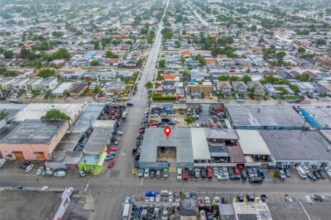 Commercial property in Hialeah, Florida № 1985678 - photo 17