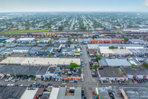 Commercial property in Hialeah, Florida № 1985678 - photo 10