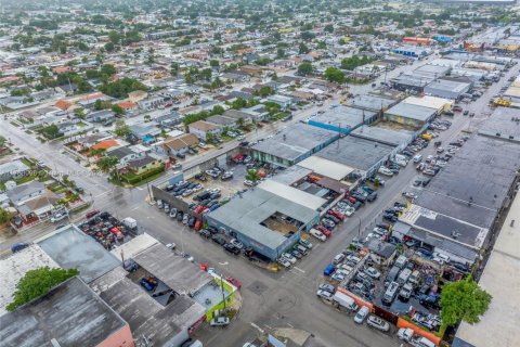 Commercial property in Hialeah, Florida № 1985678 - photo 19