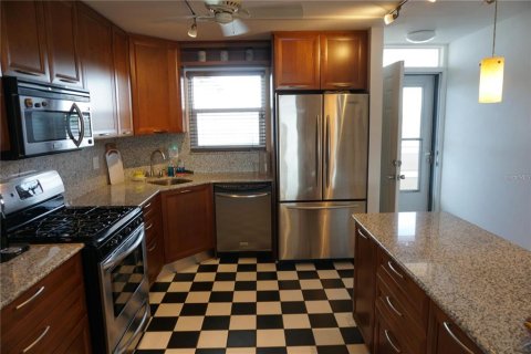 Copropriété à louer à Gulfport, Floride: 2 chambres, 134.71 m2 № 2099200 - photo 9