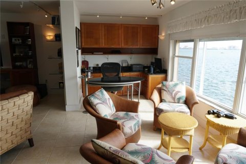 Copropriété à louer à Gulfport, Floride: 2 chambres, 134.71 m2 № 2099200 - photo 5