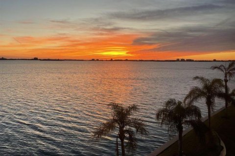 Condo à Gulfport, Floride, 2 chambres  № 2099200