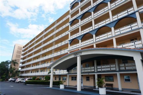 Copropriété à louer à Gulfport, Floride: 2 chambres, 134.71 m2 № 2099200 - photo 2