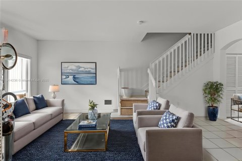 Touwnhouse à louer à Doral, Floride: 3 chambres, 147.62 m2 № 1969907 - photo 2