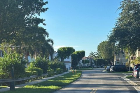 Touwnhouse à louer à Doral, Floride: 3 chambres, 147.62 m2 № 1969907 - photo 9