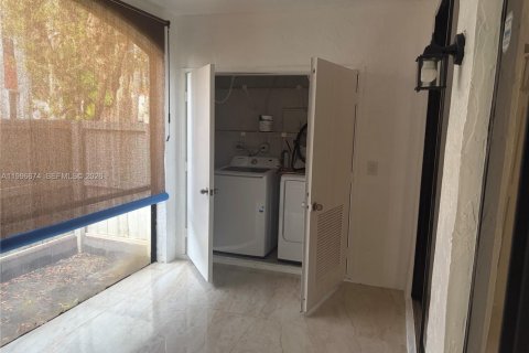 Copropriété à louer à Pembroke Pines, Floride: 2 chambres, 83.61 m2 № 2058679 - photo 12