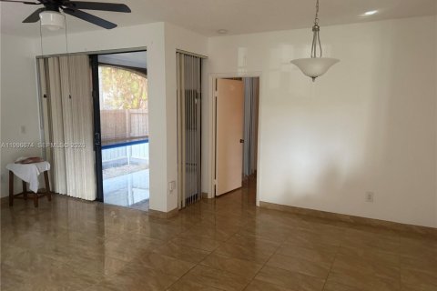 Copropriété à louer à Pembroke Pines, Floride: 2 chambres, 83.61 m2 № 2058679 - photo 7