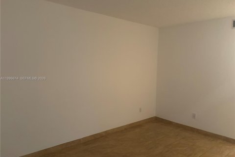 Copropriété à louer à Pembroke Pines, Floride: 2 chambres, 83.61 m2 № 2058679 - photo 8