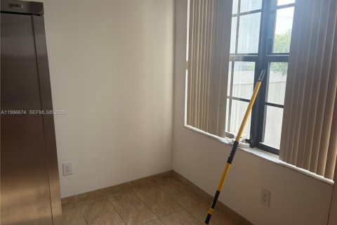 Copropriété à louer à Pembroke Pines, Floride: 2 chambres, 83.61 m2 № 2058679 - photo 4