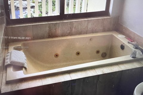 Купить кондоминиум в Авентура, Флорида 2 спальни, 114.27м2, № 1763688 - фото 11