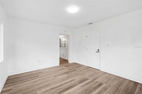 Propiedad comercial en venta en Saint Petersburg, Florida, 4 dormitorios, 195.09 m2 № 2211446 - foto 9