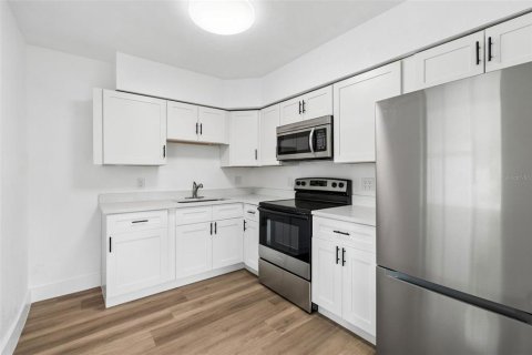 Propiedad comercial en venta en Saint Petersburg, Florida, 4 dormitorios, 195.09 m2 № 2211446 - foto 27