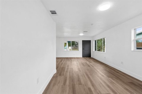 Propiedad comercial en venta en Saint Petersburg, Florida, 4 dormitorios, 195.09 m2 № 2211446 - foto 17
