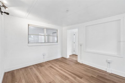 Propiedad comercial en venta en Saint Petersburg, Florida, 4 dormitorios, 195.09 m2 № 2211446 - foto 16