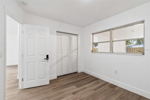 Propiedad comercial en venta en Saint Petersburg, Florida, 4 dormitorios, 195.09 m2 № 2211446 - foto 18