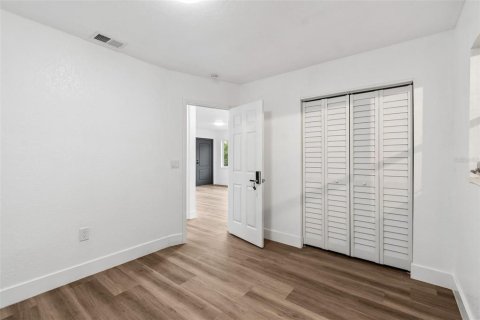 Propiedad comercial en venta en Saint Petersburg, Florida, 4 dormitorios, 195.09 m2 № 2211446 - foto 21