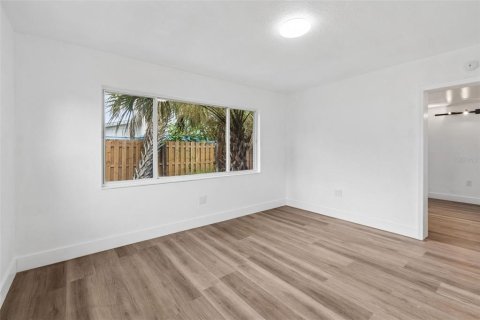 Propiedad comercial en venta en Saint Petersburg, Florida, 4 dormitorios, 195.09 m2 № 2211446 - foto 19