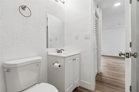 Propiedad comercial en venta en Saint Petersburg, Florida, 4 dormitorios, 195.09 m2 № 2211446 - foto 11