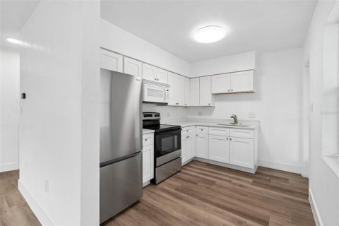 Propiedad comercial en venta en Saint Petersburg, Florida, 4 dormitorios, 195.09 m2 № 2211446 - foto 5