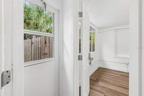 Propiedad comercial en venta en Saint Petersburg, Florida, 4 dormitorios, 195.09 m2 № 2211446 - foto 20