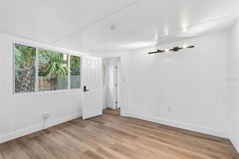 Propiedad comercial en venta en Saint Petersburg, Florida, 4 dormitorios, 195.09 m2 № 2211446 - foto 14
