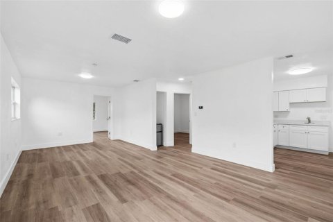 Propiedad comercial en venta en Saint Petersburg, Florida, 4 dormitorios, 195.09 m2 № 2211446 - foto 6