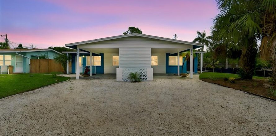 Propiedad comercial en Saint Petersburg, Florida 4 dormitorios, 195.09 m2 № 2211446