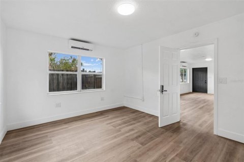 Propiedad comercial en venta en Saint Petersburg, Florida, 4 dormitorios, 195.09 m2 № 2211446 - foto 28