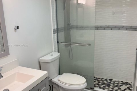 Condo in Miami, Florida, 1 bedroom  № 1968260 - photo 6