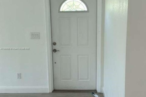 Снять в аренду виллу или дом в Майами, Флорида 5 спален, 285.21м2, № 1945569 - фото 16