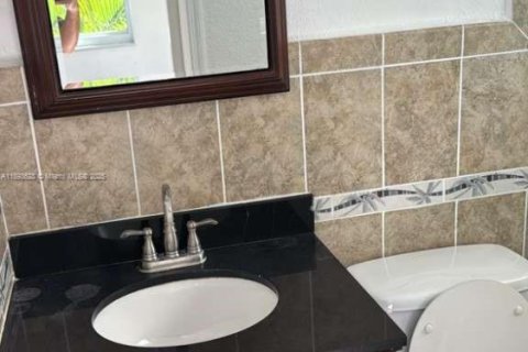 Снять в аренду виллу или дом в Майами, Флорида 5 спален, 285.21м2, № 1945569 - фото 8