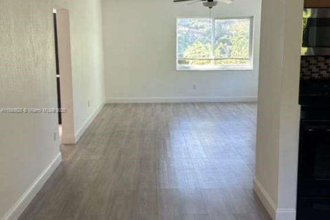 Снять в аренду виллу или дом в Майами, Флорида 5 спален, 285.21м2, № 1945569 - фото 6