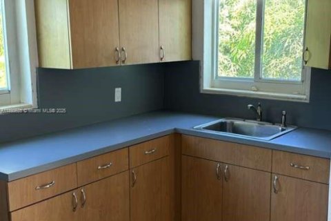 Снять в аренду виллу или дом в Майами, Флорида 5 спален, 285.21м2, № 1945569 - фото 9