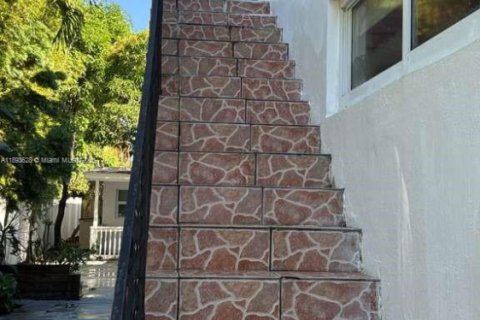 Снять в аренду виллу или дом в Майами, Флорида 5 спален, 285.21м2, № 1945569 - фото 3