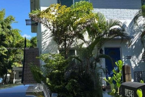 Снять в аренду виллу или дом в Майами, Флорида 5 спален, 285.21м2, № 1945569 - фото 2