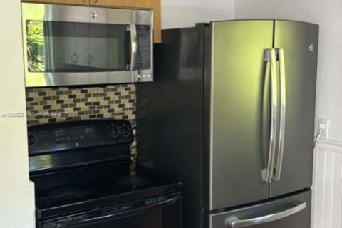 Снять в аренду виллу или дом в Майами, Флорида 5 спален, 285.21м2, № 1945569 - фото 10